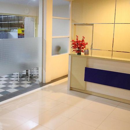 Daya Hotel Makassar Bagian luar foto