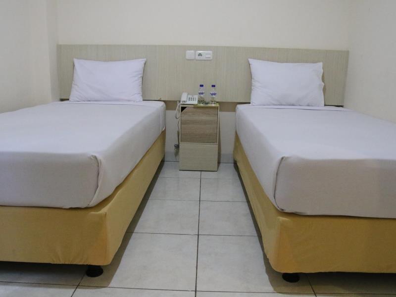 Daya Hotel Makassar Bagian luar foto