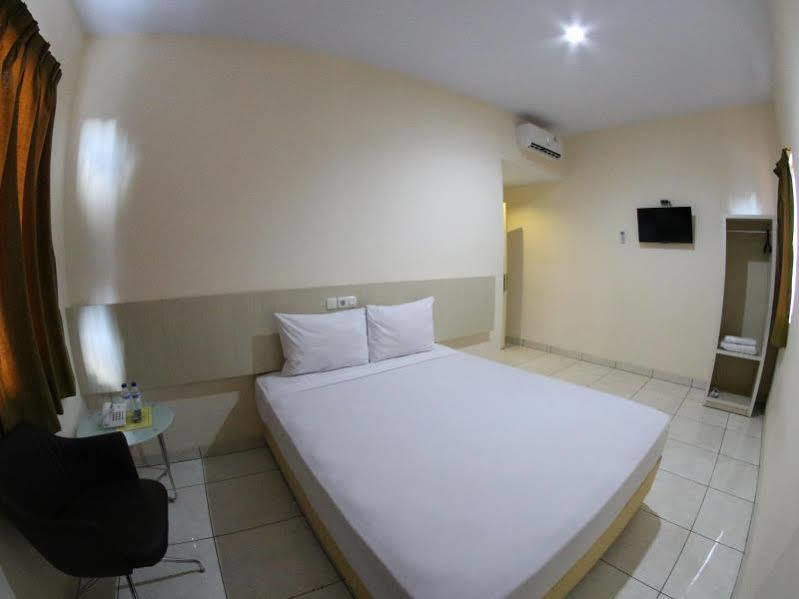 Daya Hotel Makassar Bagian luar foto